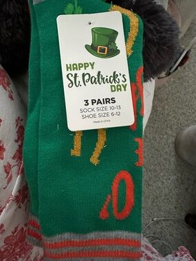St. Patrick's Day universal Crew Socks - Green Shamrock & Flag Pattern (3 Pairs